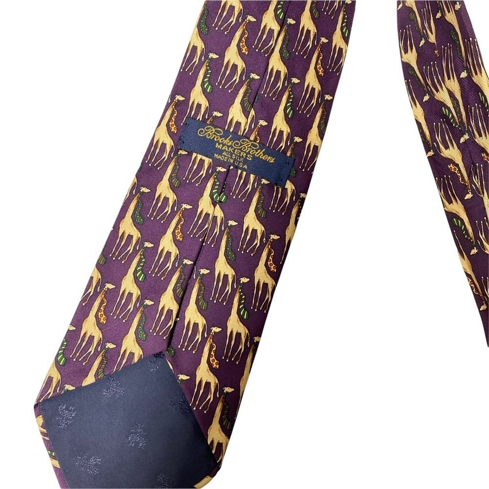 Books Brothers purple “giraffe wearing necktie” bestie 100% silk Made in the USA - Picture 6 of 6